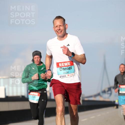 03.10.2025 - Köhlbrandbrückenlauf Jannik Wohlers http://msf.ph/oto/9073909 03.10.2025 09:39:58 Position 3 3086 meine-sportfotos.de