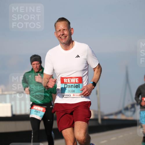 03.10.2025 - Köhlbrandbrückenlauf Jannik Wohlers http://msf.ph/oto/9073930 03.10.2025 09:39:59 Position 3 3086 meine-sportfotos.de