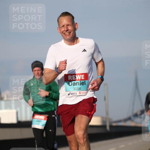 03.10.2025 - Köhlbrandbrückenlauf Jannik Wohlers http://msf.ph/oto/9073937 03.10.2025 09:39:59 Position 3 3086 meine-sportfotos.de