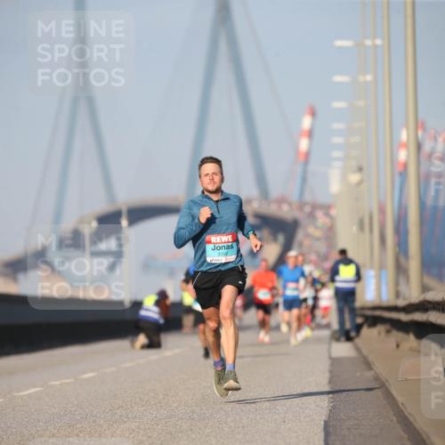 03.10.2025 - Köhlbrandbrückenlauf Jannik Wohlers http://msf.ph/oto/9074013 03.10.2025 09:40:07 Position 3 3350 meine-sportfotos.de
