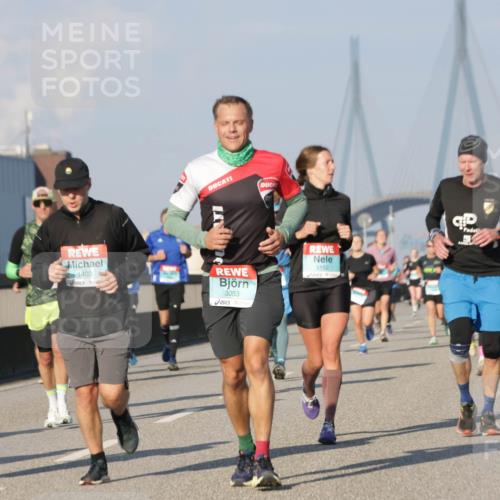 03.10.2025 - Köhlbrandbrückenlauf Jannik Wohlers http://msf.ph/oto/9074039 03.10.2025 09:50:52 Position 3 1415, 1403, 3053, 1152 meine-sportfotos.de