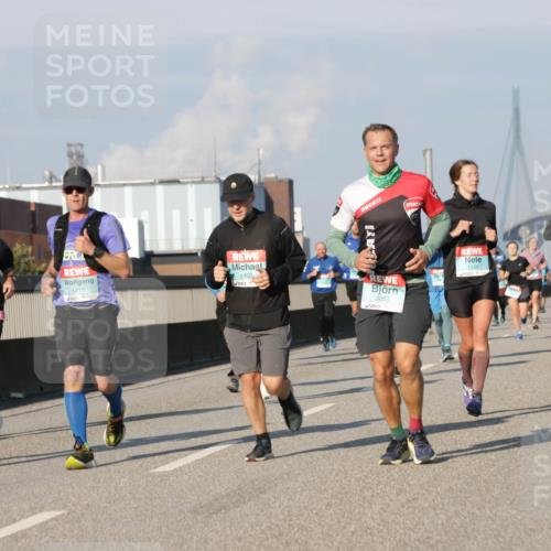 03.10.2025 - Köhlbrandbrückenlauf Jannik Wohlers http://msf.ph/oto/9074058 03.10.2025 09:50:52 Position 3  meine-sportfotos.de