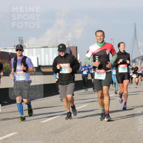 03.10.2025 - Köhlbrandbrückenlauf Jannik Wohlers http://msf.ph/oto/9074066 03.10.2025 09:50:52 Position 3 4, 118 meine-sportfotos.de