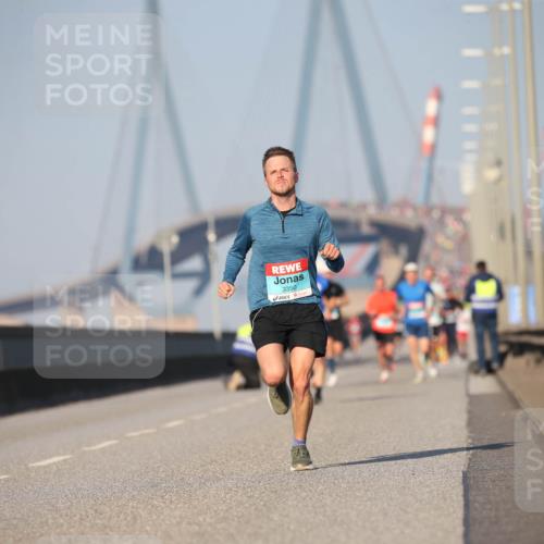 03.10.2025 - Köhlbrandbrückenlauf Jannik Wohlers http://msf.ph/oto/9074070 03.10.2025 09:40:08 Position 3 3350 meine-sportfotos.de