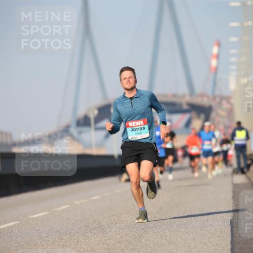 03.10.2025 - Köhlbrandbrückenlauf Jannik Wohlers http://msf.ph/oto/9074089 03.10.2025 09:40:09 Position 3 3350 meine-sportfotos.de