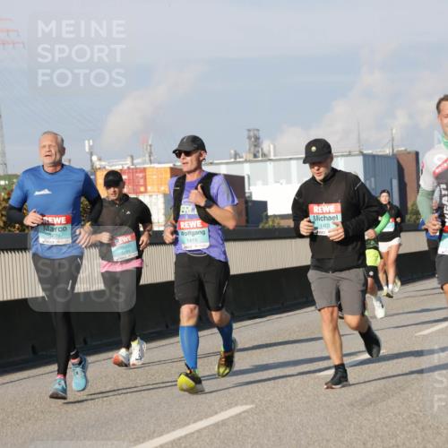 03.10.2025 - Köhlbrandbrückenlauf Jannik Wohlers http://msf.ph/oto/9074097 03.10.2025 09:50:53 Position 3 3679, 3799, 1415, 1403, 3053, 1152 meine-sportfotos.de