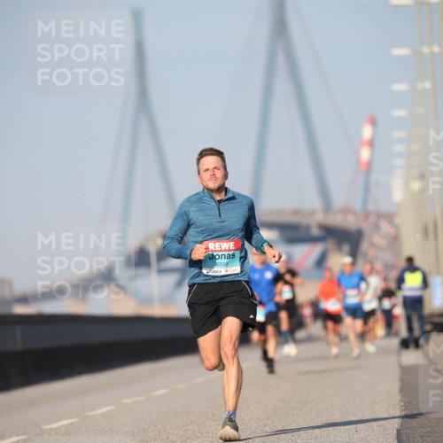 03.10.2025 - Köhlbrandbrückenlauf Jannik Wohlers http://msf.ph/oto/9074108 03.10.2025 09:40:09 Position 3 8350 meine-sportfotos.de