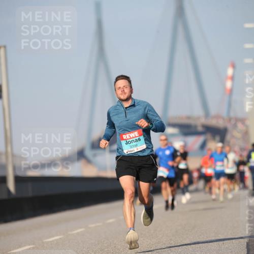 03.10.2025 - Köhlbrandbrückenlauf Jannik Wohlers http://msf.ph/oto/9074119 03.10.2025 09:40:09 Position 3 3350 meine-sportfotos.de