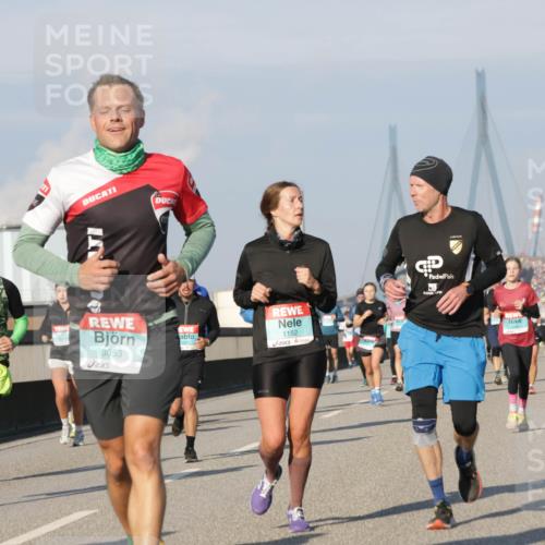 03.10.2025 - Köhlbrandbrückenlauf Jannik Wohlers http://msf.ph/oto/9074123 03.10.2025 09:50:54 Position 3 403, 1346, 3053, 1152 meine-sportfotos.de