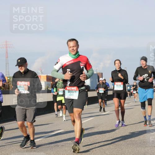 03.10.2025 - Köhlbrandbrückenlauf Jannik Wohlers http://msf.ph/oto/9074144 03.10.2025 09:50:55 Position 3 3799, 1403, 1415, 3053 meine-sportfotos.de
