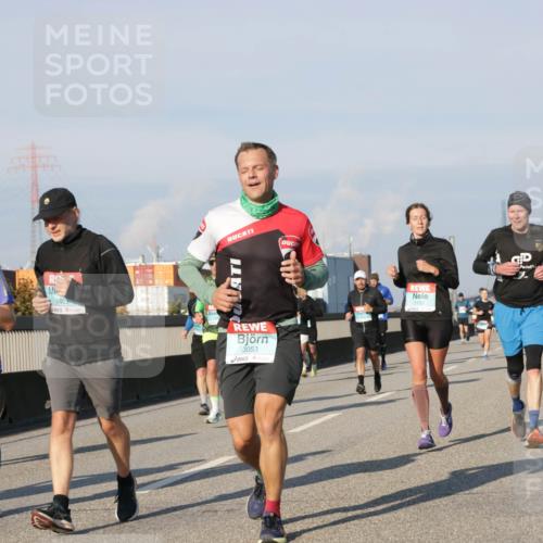 03.10.2025 - Köhlbrandbrückenlauf Jannik Wohlers http://msf.ph/oto/9074152 03.10.2025 09:50:55 Position 3 1415, 1403, 3053, 1152 meine-sportfotos.de