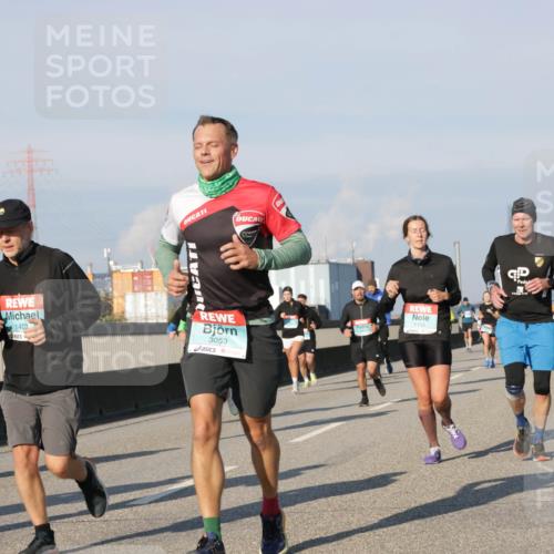 03.10.2025 - Köhlbrandbrückenlauf Jannik Wohlers http://msf.ph/oto/9074160 03.10.2025 09:50:55 Position 3 1415, 1403, 3053, 1152 meine-sportfotos.de
