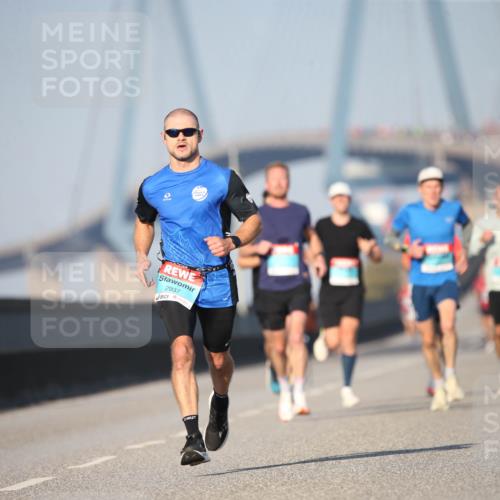 03.10.2025 - Köhlbrandbrückenlauf Jannik Wohlers http://msf.ph/oto/9074191 03.10.2025 09:40:16 Position 3 2937 meine-sportfotos.de