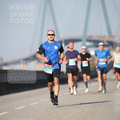 03.10.2025 - Köhlbrandbrückenlauf Jannik Wohlers http://msf.ph/oto/9074215 03.10.2025 09:40:16 Position 3 2937 meine-sportfotos.de