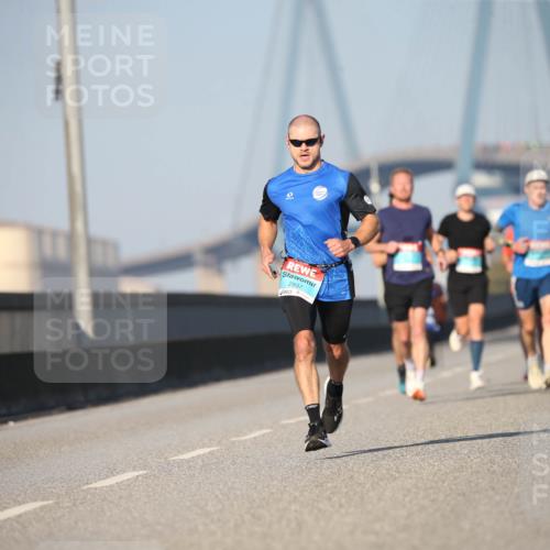 03.10.2025 - Köhlbrandbrückenlauf Jannik Wohlers http://msf.ph/oto/9074232 03.10.2025 09:40:16 Position 3 2937 meine-sportfotos.de