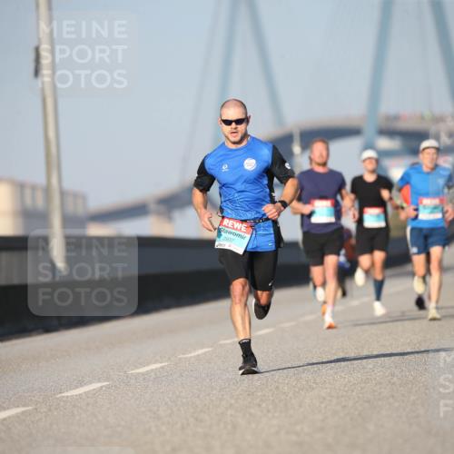 03.10.2025 - Köhlbrandbrückenlauf Jannik Wohlers http://msf.ph/oto/9074237 03.10.2025 09:40:16 Position 3 2937 meine-sportfotos.de