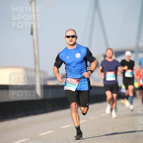 03.10.2025 - Köhlbrandbrückenlauf Jannik Wohlers http://msf.ph/oto/9074318 03.10.2025 09:40:19 Position 3 2937 meine-sportfotos.de