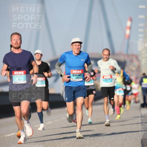 03.10.2025 - Köhlbrandbrückenlauf Jannik Wohlers http://msf.ph/oto/9074441 03.10.2025 09:40:23 Position 3 3809, 3248 meine-sportfotos.de