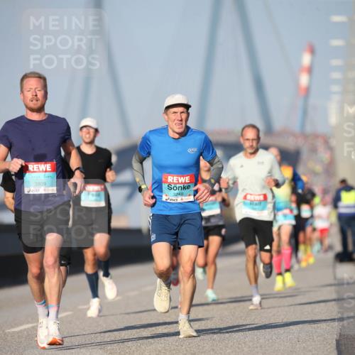03.10.2025 - Köhlbrandbrückenlauf Jannik Wohlers http://msf.ph/oto/9074453 03.10.2025 09:40:23 Position 3 3809, 3248 meine-sportfotos.de