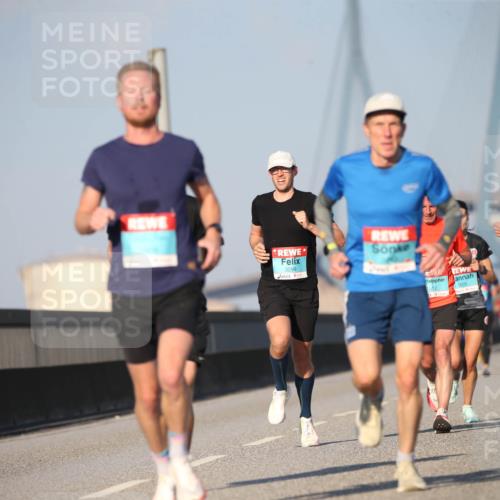 03.10.2025 - Köhlbrandbrückenlauf Jannik Wohlers http://msf.ph/oto/9074500 03.10.2025 09:40:25 Position 3 3299, 012, 3008, 3267 meine-sportfotos.de