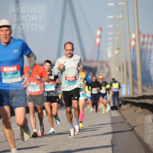 03.10.2025 - Köhlbrandbrückenlauf Jannik Wohlers http://msf.ph/oto/9074523 03.10.2025 09:40:26 Position 3 3299, 1012, 3267 meine-sportfotos.de