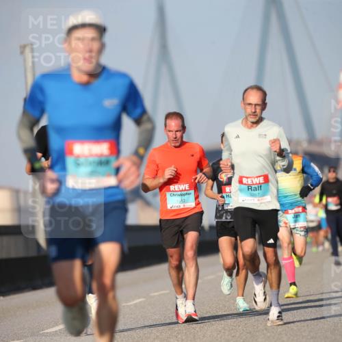 03.10.2025 - Köhlbrandbrückenlauf Jannik Wohlers http://msf.ph/oto/9074545 03.10.2025 09:40:27 Position 3 1012, 3267 meine-sportfotos.de