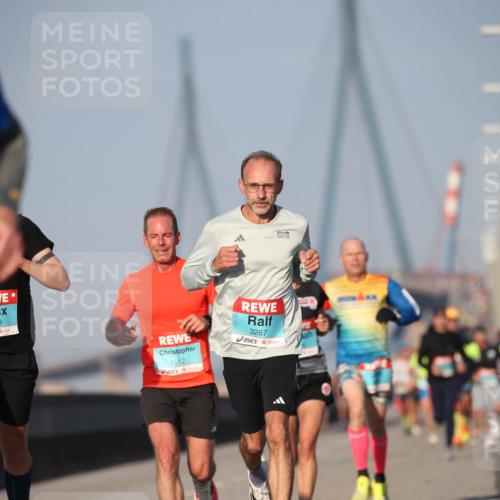03.10.2025 - Köhlbrandbrückenlauf Jannik Wohlers http://msf.ph/oto/9074590 03.10.2025 09:40:28 Position 3 3299, 1012, 3267 meine-sportfotos.de