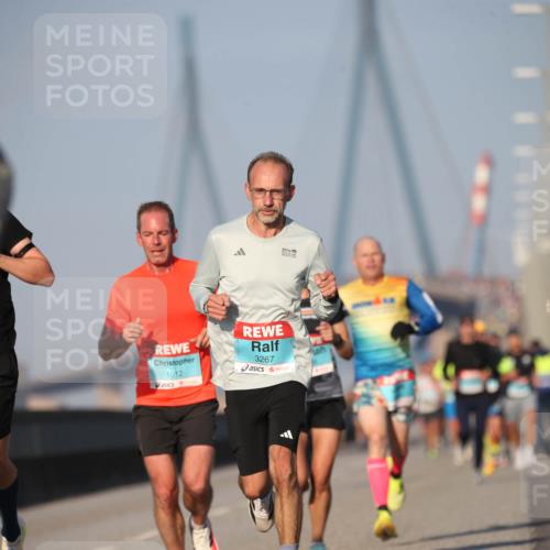 03.10.2025 - Köhlbrandbrückenlauf Jannik Wohlers http://msf.ph/oto/9074594 03.10.2025 09:40:28 Position 3 3299, 1012, 3267 meine-sportfotos.de