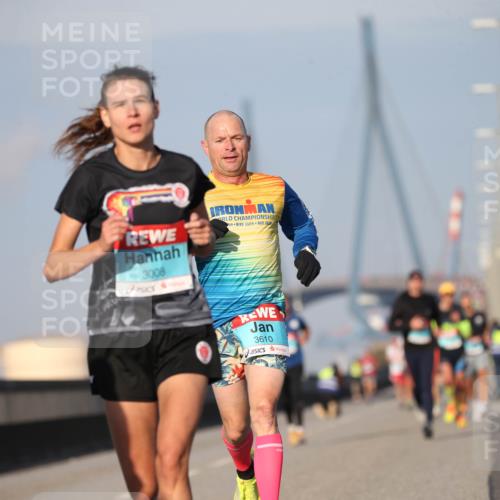 03.10.2025 - Köhlbrandbrückenlauf Jannik Wohlers http://msf.ph/oto/9074698 03.10.2025 09:40:33 Position 3 3008, 112, 26, 3610 meine-sportfotos.de