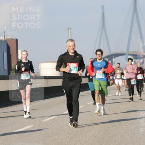 03.10.2025 - Köhlbrandbrückenlauf Jannik Wohlers http://msf.ph/oto/9074732 03.10.2025 09:51:14 Position 3 1397, 2698, 3484 meine-sportfotos.de