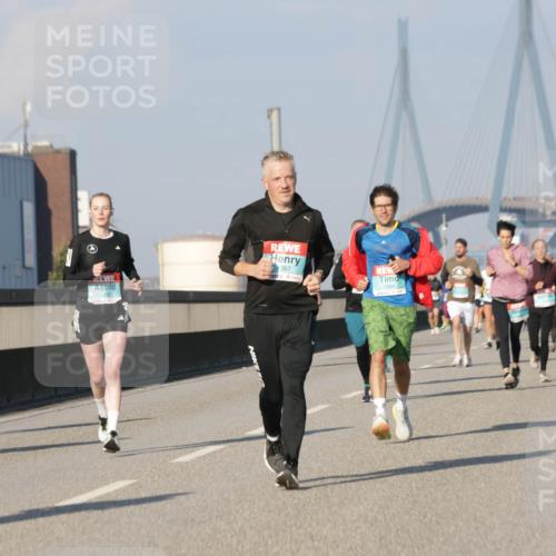 03.10.2025 - Köhlbrandbrückenlauf Jannik Wohlers http://msf.ph/oto/9074741 03.10.2025 09:51:14 Position 3 397, 3484 meine-sportfotos.de