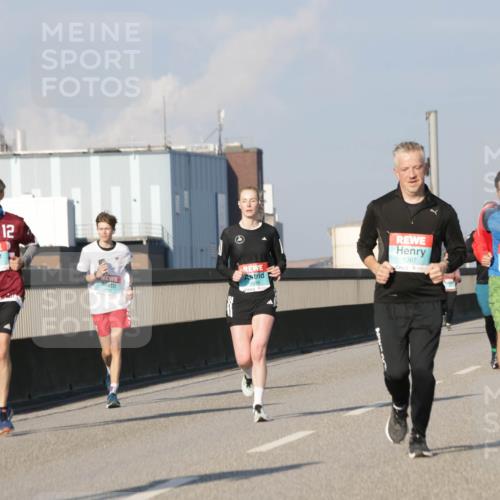 03.10.2025 - Köhlbrandbrückenlauf Jannik Wohlers http://msf.ph/oto/9074763 03.10.2025 09:51:15 Position 3 1340, 12, 2698, 1397, 3484 meine-sportfotos.de