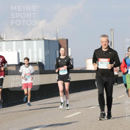 03.10.2025 - Köhlbrandbrückenlauf Jannik Wohlers http://msf.ph/oto/9074773 03.10.2025 09:51:15 Position 3 1340, 12, 2698, 1397, 3484 meine-sportfotos.de
