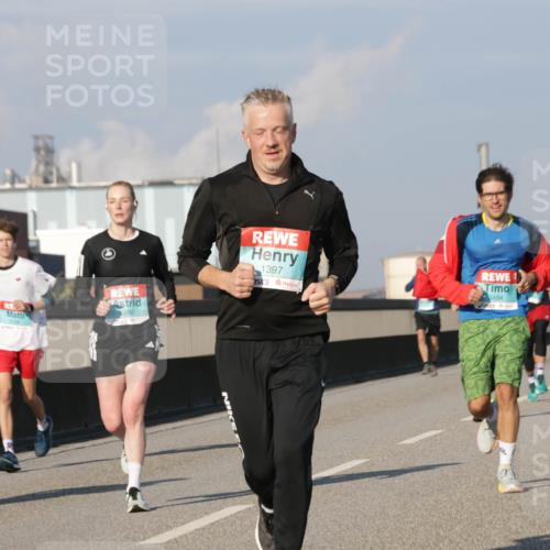 03.10.2025 - Köhlbrandbrückenlauf Jannik Wohlers http://msf.ph/oto/9074815 03.10.2025 09:51:18 Position 3 2698, 1397, 3484 meine-sportfotos.de