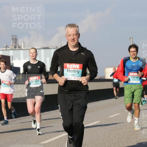 03.10.2025 - Köhlbrandbrückenlauf Jannik Wohlers http://msf.ph/oto/9074825 03.10.2025 09:51:18 Position 3 2698, 1397, 3484 meine-sportfotos.de