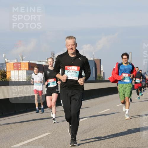 03.10.2025 - Köhlbrandbrückenlauf Jannik Wohlers http://msf.ph/oto/9074855 03.10.2025 09:51:18 Position 3 2743, 12, 1397 meine-sportfotos.de
