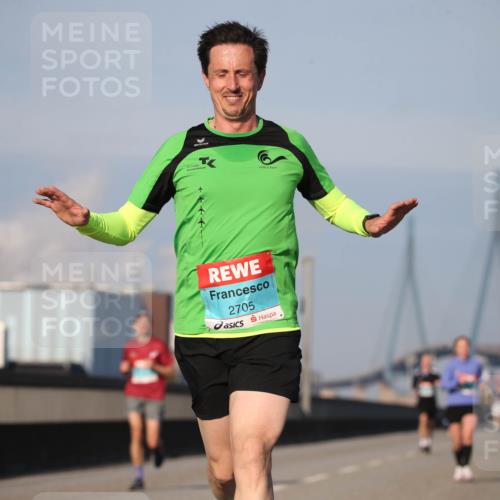 03.10.2025 - Köhlbrandbrückenlauf Jannik Wohlers http://msf.ph/oto/9074920 03.10.2025 09:41:00 Position 3 2705 meine-sportfotos.de