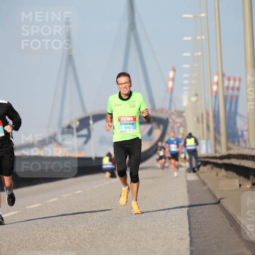03.10.2025 - Köhlbrandbrückenlauf Jannik Wohlers http://msf.ph/oto/9075011 03.10.2025 09:41:08 Position 3 1029, 3262 meine-sportfotos.de
