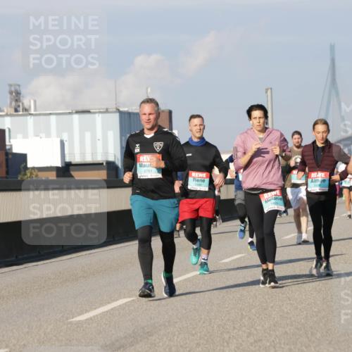 03.10.2025 - Köhlbrandbrückenlauf Jannik Wohlers http://msf.ph/oto/9075018 03.10.2025 09:51:22 Position 3 2761, 3188, 1424 meine-sportfotos.de