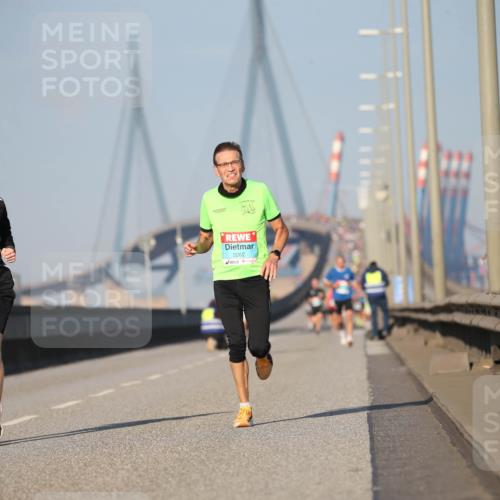 03.10.2025 - Köhlbrandbrückenlauf Jannik Wohlers http://msf.ph/oto/9075030 03.10.2025 09:41:08 Position 3 1029, 3262 meine-sportfotos.de