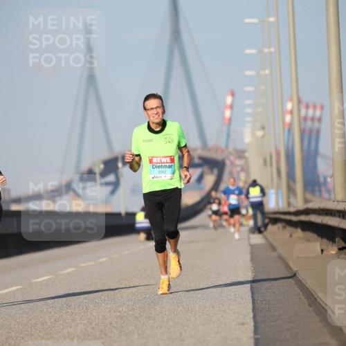 03.10.2025 - Köhlbrandbrückenlauf Jannik Wohlers http://msf.ph/oto/9075036 03.10.2025 09:41:09 Position 3 1029, 3262 meine-sportfotos.de