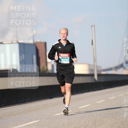 03.10.2025 - Köhlbrandbrückenlauf Jannik Wohlers http://msf.ph/oto/9075079 03.10.2025 09:41:10 Position 3 1029, 3262 meine-sportfotos.de