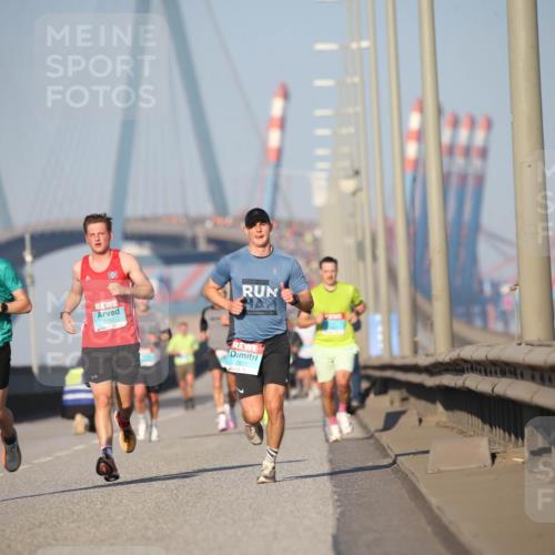 03.10.2025 - Köhlbrandbrückenlauf Jannik Wohlers http://msf.ph/oto/9075207 03.10.2025 09:41:43 Position 3 1268, 3152, 2831 meine-sportfotos.de