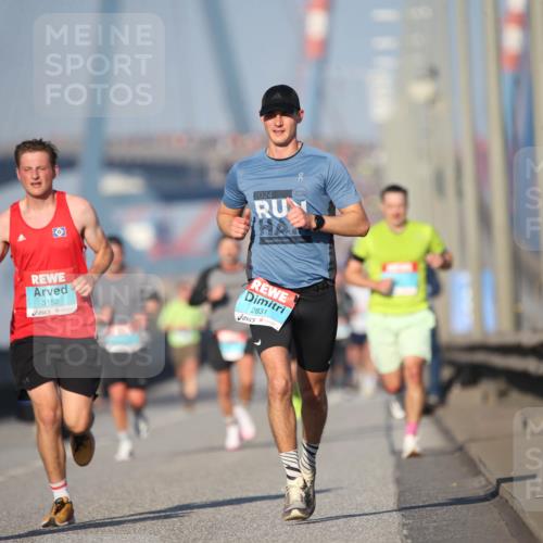 03.10.2025 - Köhlbrandbrückenlauf Jannik Wohlers http://msf.ph/oto/9075230 03.10.2025 09:41:44 Position 3 2024, 1268, 3152, 2831 meine-sportfotos.de
