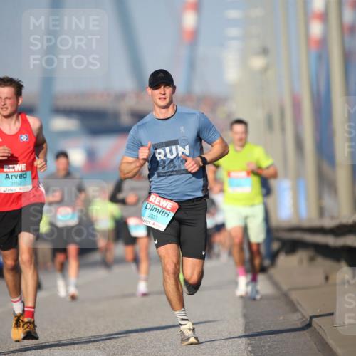 03.10.2025 - Köhlbrandbrückenlauf Jannik Wohlers http://msf.ph/oto/9075244 03.10.2025 09:41:44 Position 3 3152, 2024, 00, 2831 meine-sportfotos.de