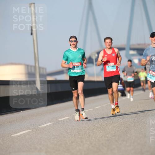 03.10.2025 - Köhlbrandbrückenlauf Jannik Wohlers http://msf.ph/oto/9075252 03.10.2025 09:41:46 Position 3 1268, 3152, 2831 meine-sportfotos.de