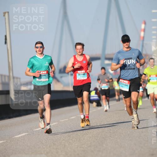 03.10.2025 - Köhlbrandbrückenlauf Jannik Wohlers http://msf.ph/oto/9075279 03.10.2025 09:41:46 Position 3 1268, 3152, 2831 meine-sportfotos.de