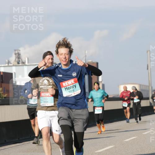 03.10.2025 - Köhlbrandbrückenlauf Jannik Wohlers http://msf.ph/oto/9075292 03.10.2025 09:51:28 Position 3 3835, 3379 meine-sportfotos.de