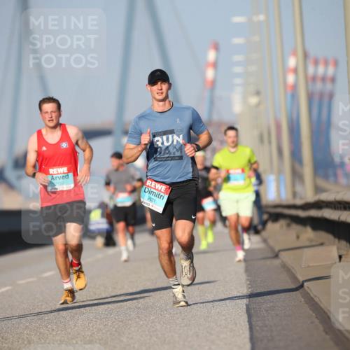 03.10.2025 - Köhlbrandbrückenlauf Jannik Wohlers http://msf.ph/oto/9075296 03.10.2025 09:41:47 Position 3 268, 3152, 024, 2831 meine-sportfotos.de