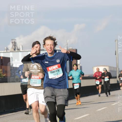 03.10.2025 - Köhlbrandbrückenlauf Jannik Wohlers http://msf.ph/oto/9075301 03.10.2025 09:51:28 Position 3 3835, 3379 meine-sportfotos.de